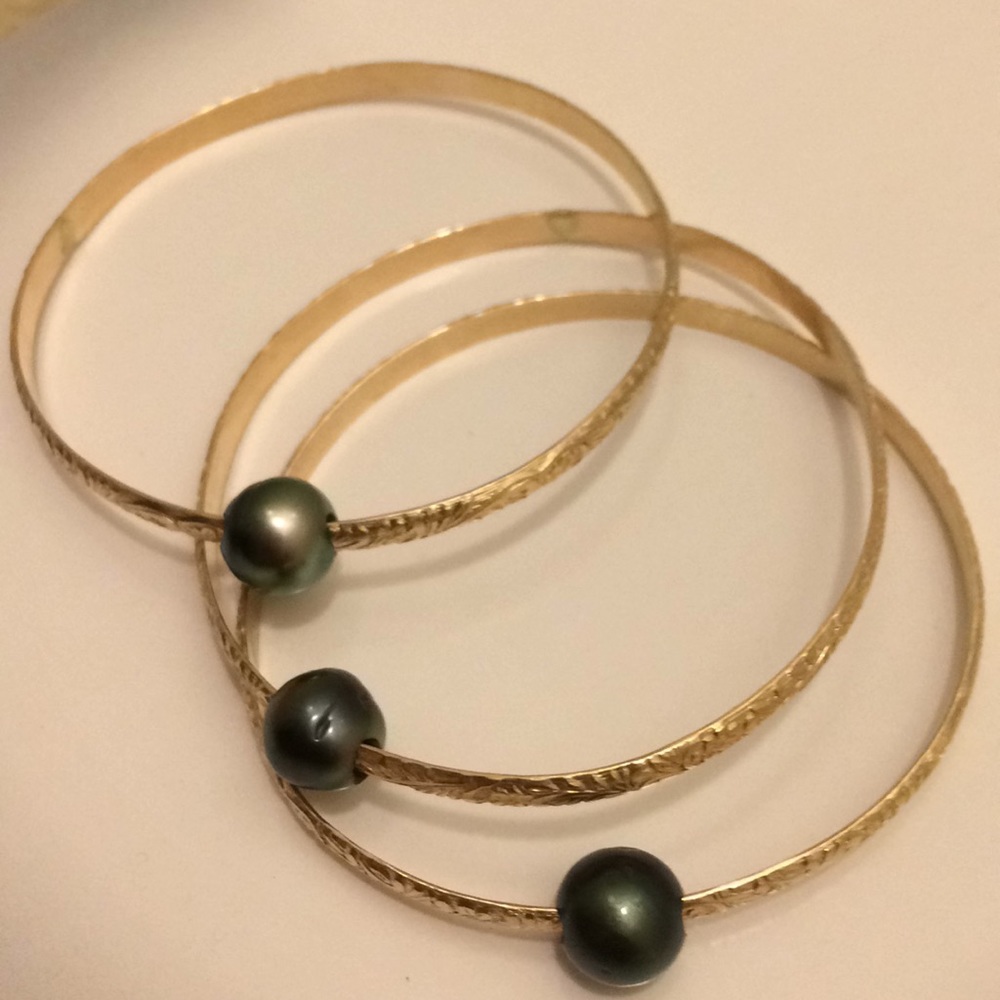 Tahitian pearl bangles set